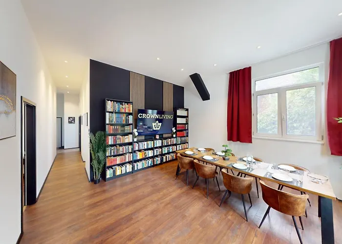 Crown Living Design Loft, Kueche, Bibliothek, Gartensitzplatz