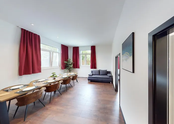 Crown Living Design Loft, Kueche, Bibliothek, Gartensitzplatz
