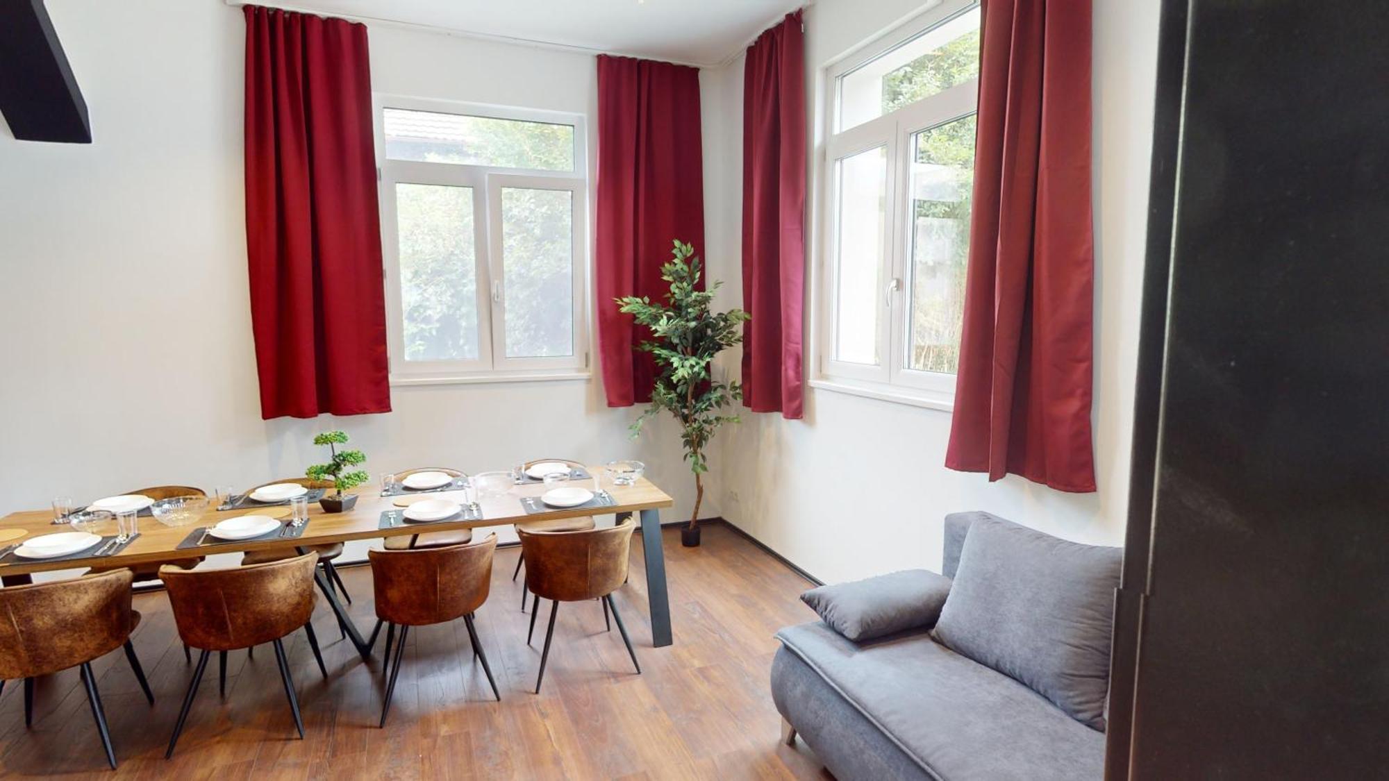 Crown Living Design Loft, Kueche, Bibliothek, Gartensitzplatz *