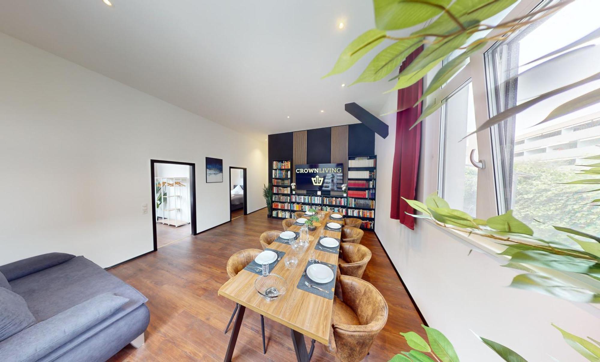 Crown Living Design Loft, Kueche, Bibliothek, Gartensitzplatz Apartment