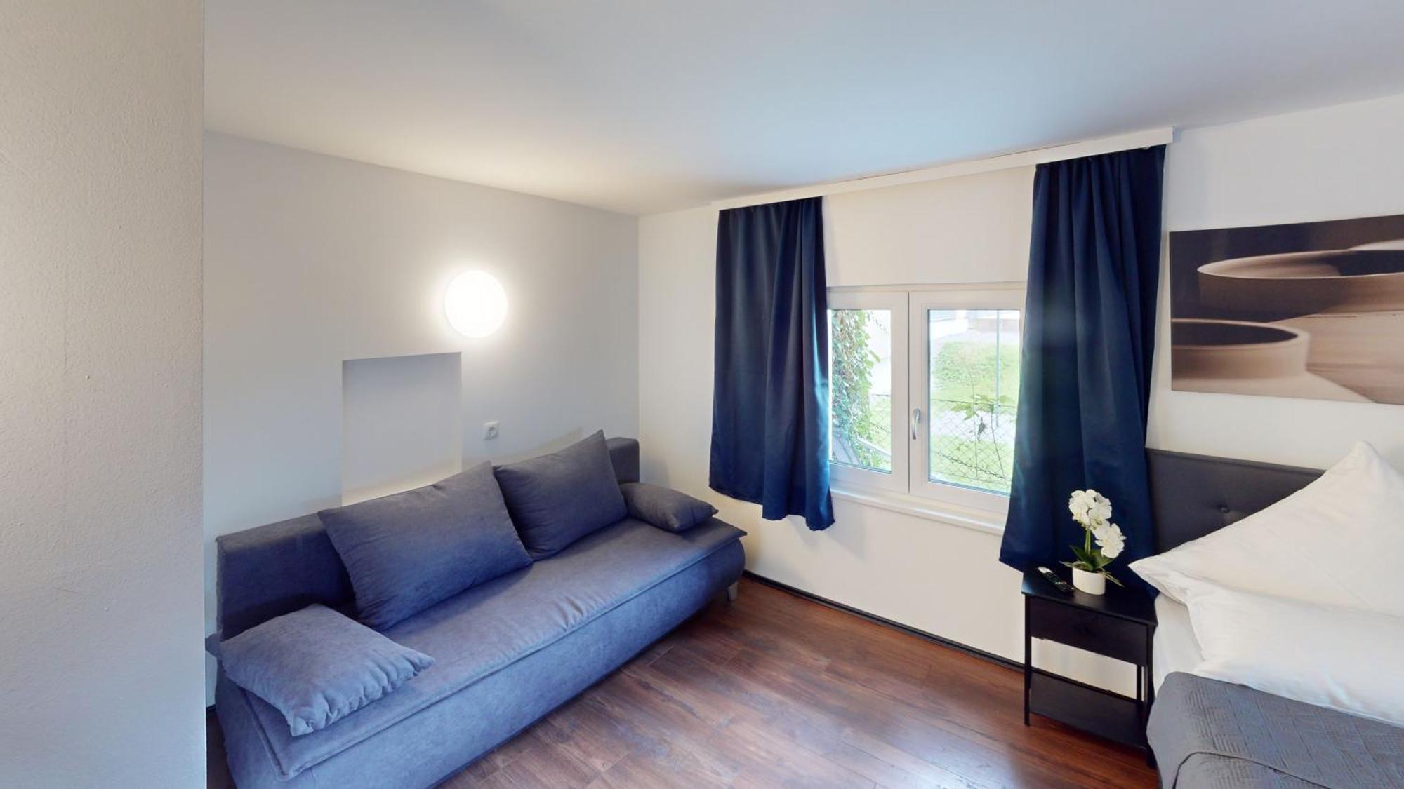 Crown Living Design Loft, Kueche, Bibliothek, Gartensitzplatz