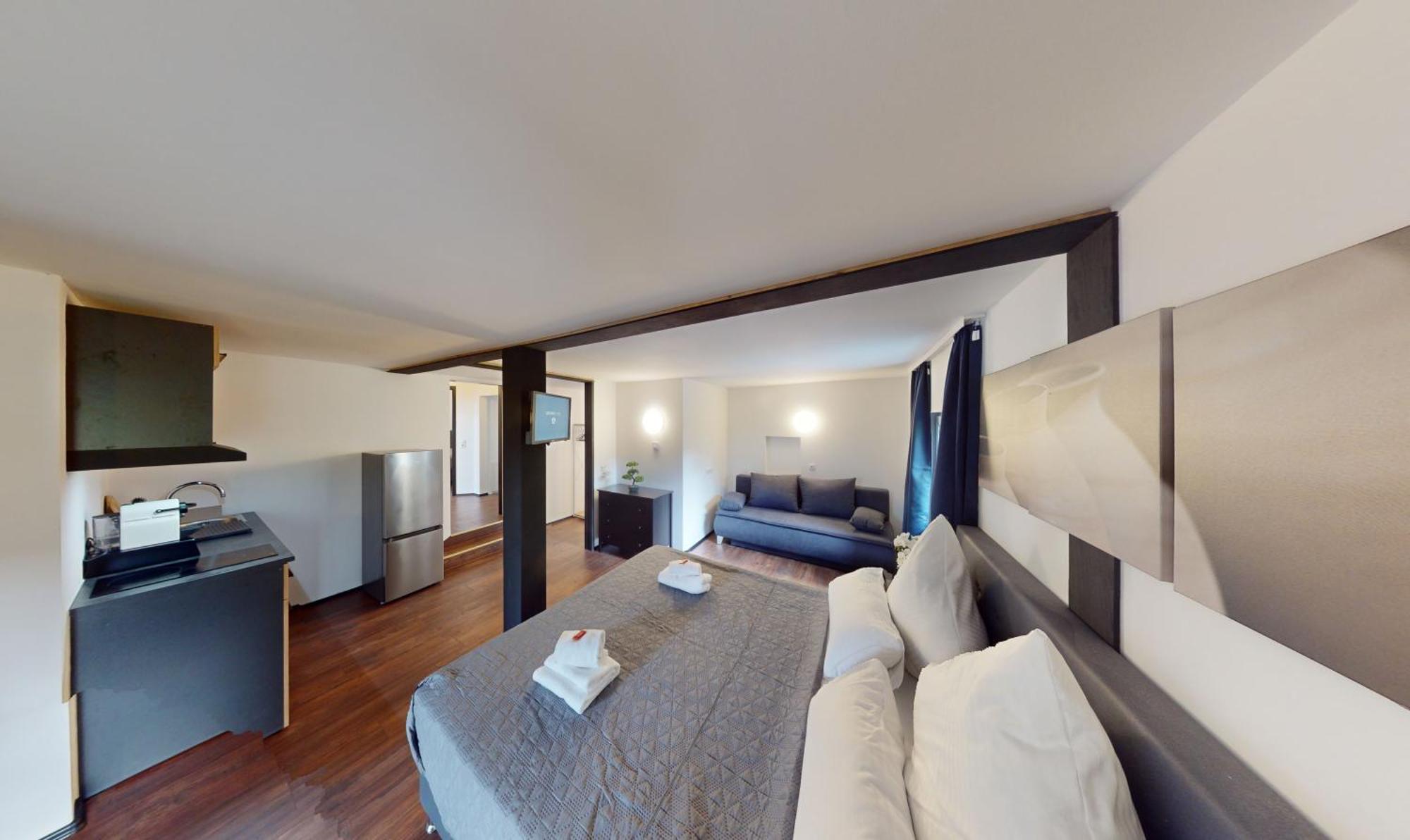 Crown Living Design Loft, Kueche, Bibliothek, Gartensitzplatz *