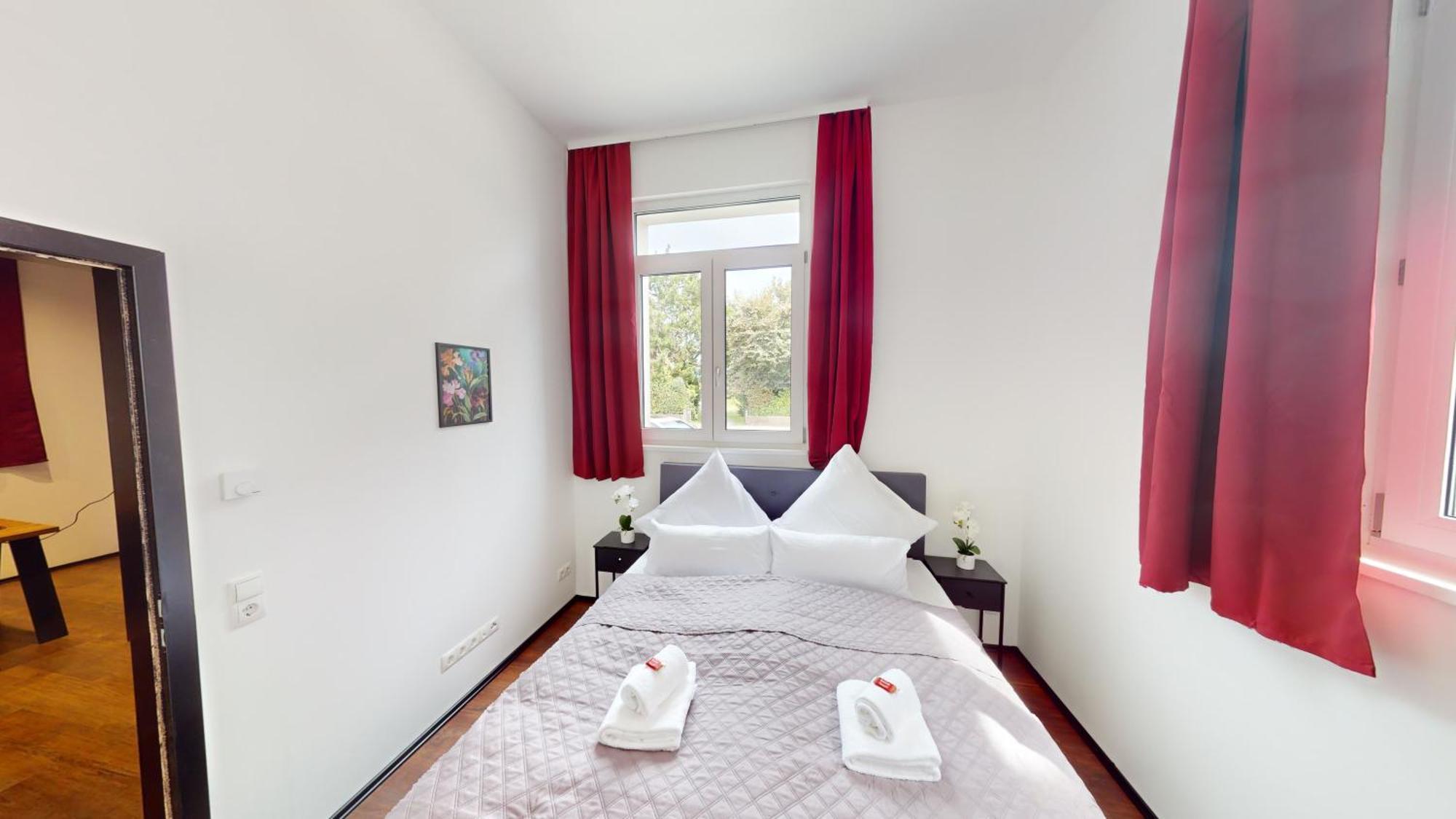Crown Living Design Loft, Kueche, Bibliothek, Gartensitzplatz Lustenau