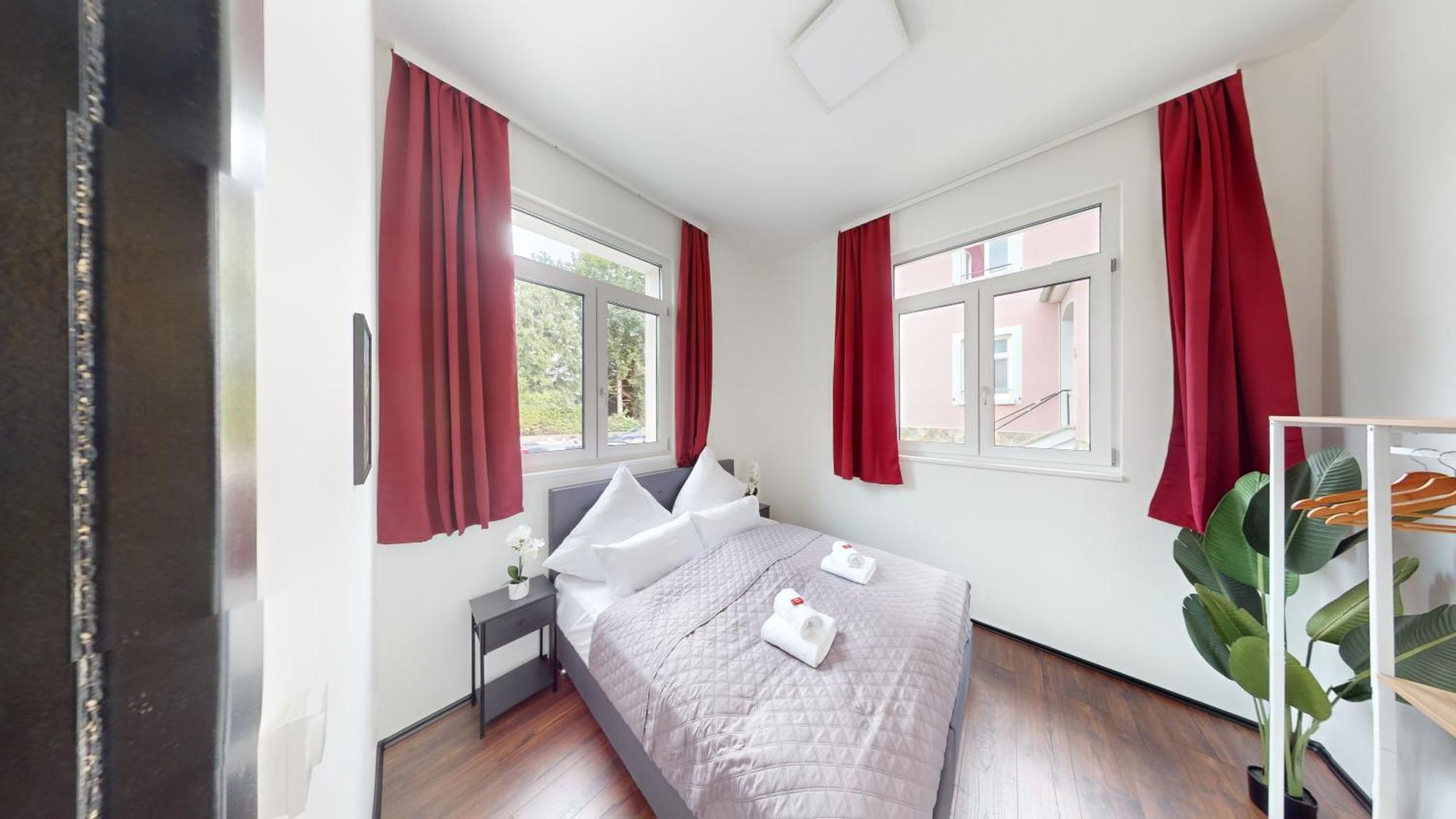 Crown Living Design Loft, Kueche, Bibliothek, Gartensitzplatz Apartment