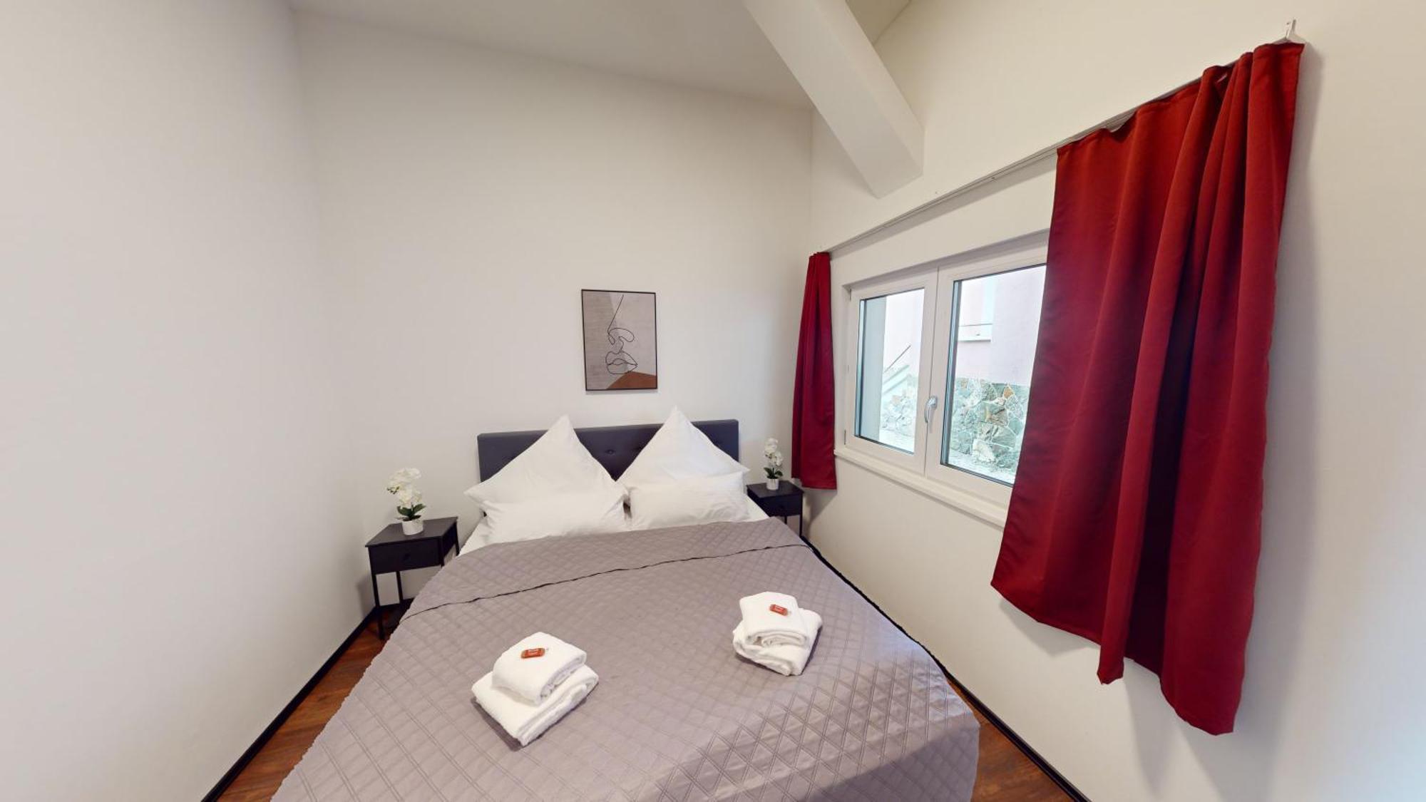 Apartment Crown Living Design Loft, Kueche, Bibliothek, Gartensitzplatz