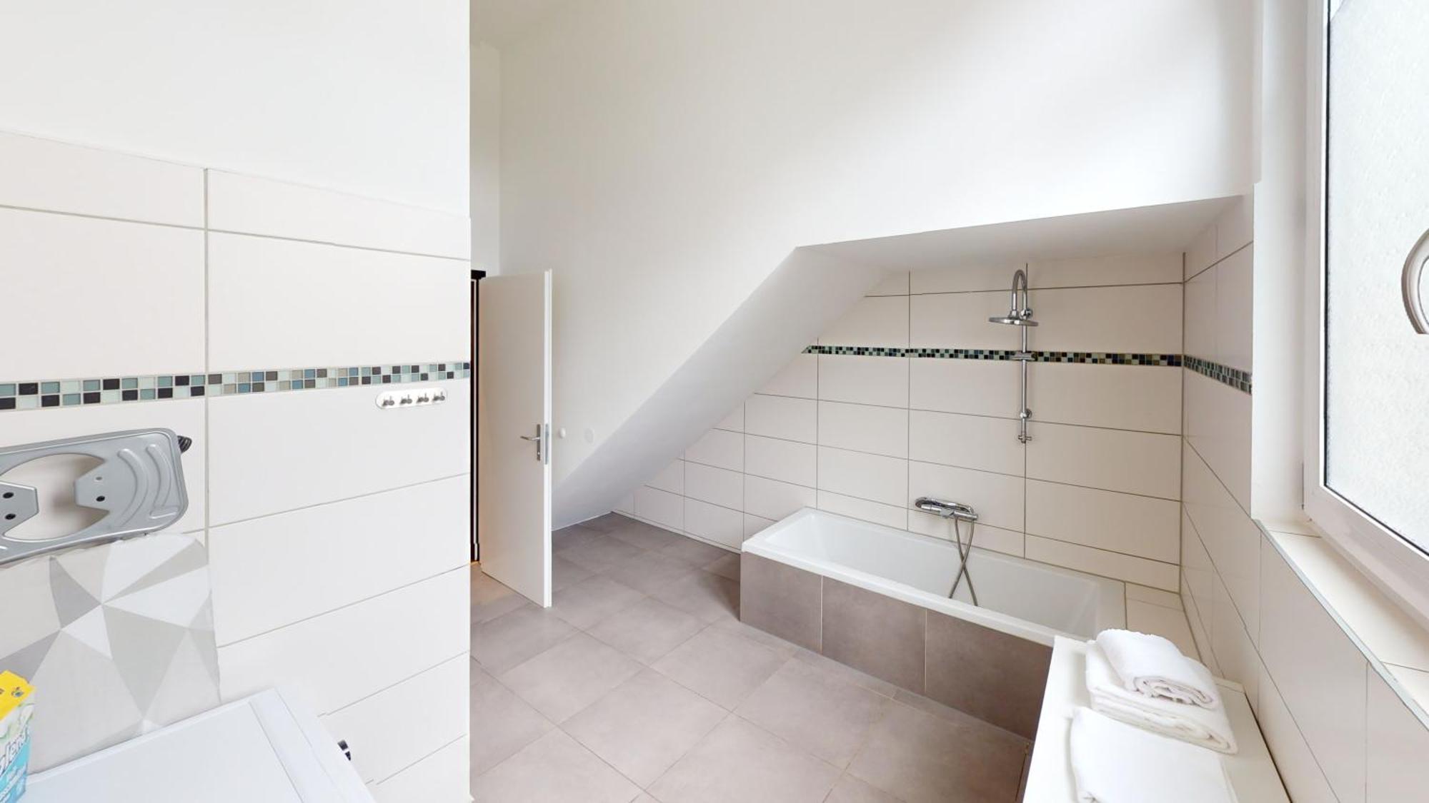 Crown Living Design Loft, Kueche, Bibliothek, Gartensitzplatz *